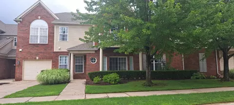 8574 Heywood Cir, Sterling Heights, MI 48312