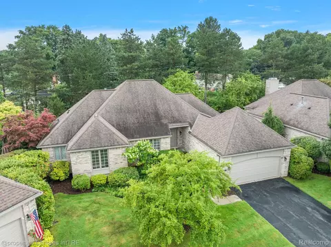 22145 Orchard Way, Beverly Hills, MI 48025