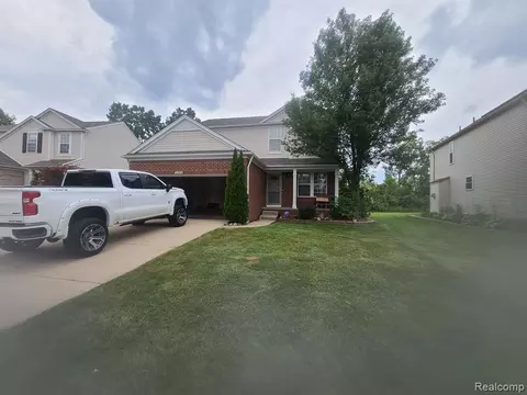 9785 Ravenshire Dr, Ypsilanti, MI 48198