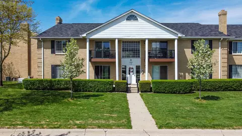 34801 Valleyview Dr #181, Sterling Heights, MI 48312