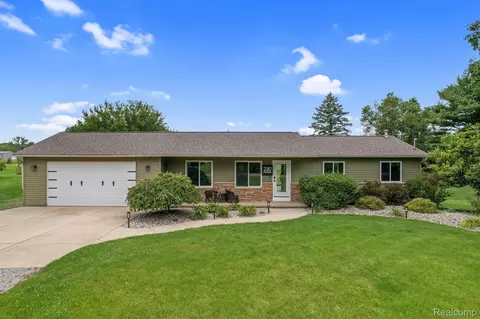 230 W Barron Rd, Howell, MI 48855