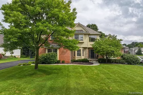 8363 Brookstone Ln, Clarkston, MI 48348