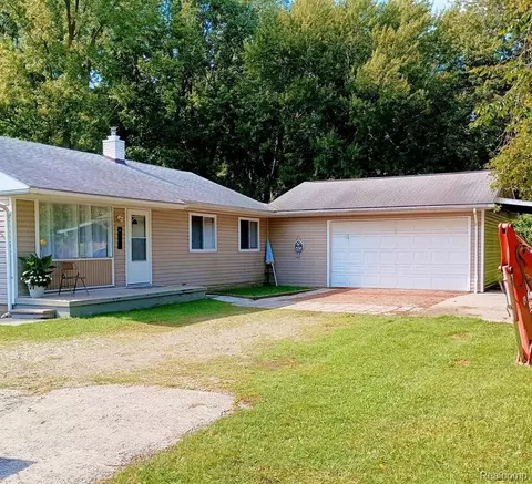 38077 Arnold Dr, Harrison Township, MI 48045