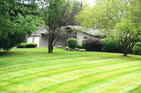 4858 Grandview Dr, Pittsfield, MI 48197