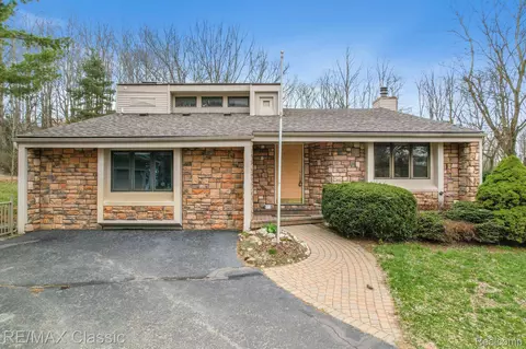 4247 Brandon Dr, Howell, MI 48843