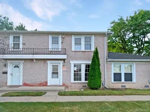 28429 Longmeadow Ln, Brownstown, MI 48183