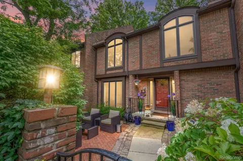 5111 Fairlane Woods Dr, Dearborn, MI 48126