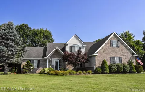8571 Saddlewood Circle Cir, Green Oak, MI 48116