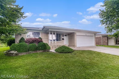 4909 Dickson Dr, Sterling Heights, MI 48310