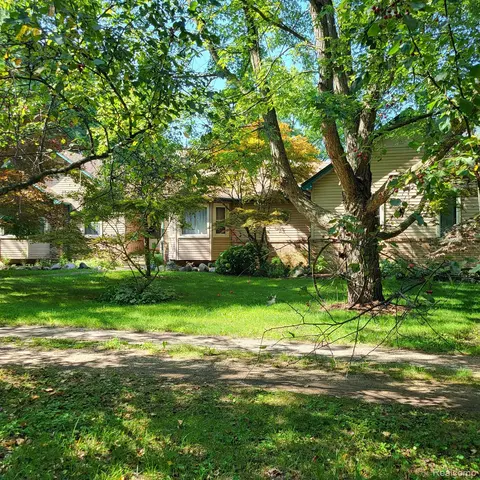14848 Sharrard Rd, Berlin, MI 48002