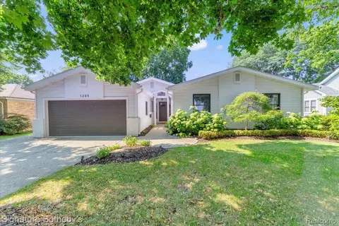 1285 William St, Plymouth, MI 48170