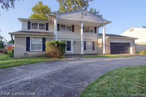 22825 Pontchartrain Dr, Southfield, MI 48034