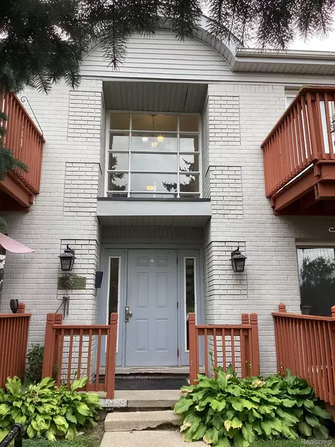 1712 Fort St #6, Trenton, MI 48183