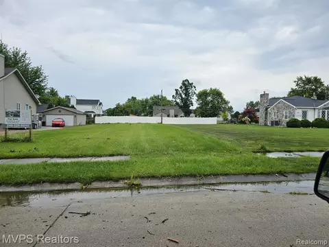 34390 Maynard St, Clinton Township, MI 48035