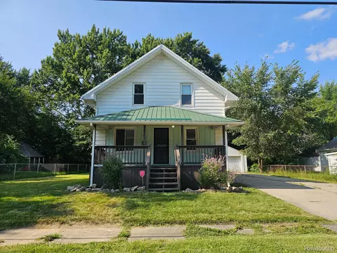 842 Crawford St, Flint, MI 48507