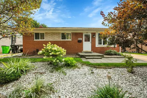 30617 Hennigan St, Roseville, MI 48066