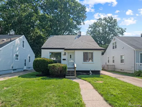 1450 Oakley Rd, Clawson, MI 48017