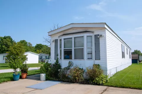 20507 Evanston Dr, Clinton Township, MI 48036