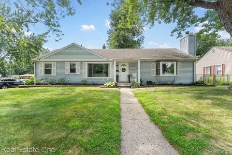 14915 Auburndale St, Livonia, MI 48154