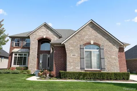 54806 Black Hills Ln, Utica, MI 48316