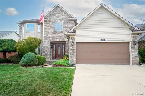 24448 Emily Dr, Trenton, MI 48183