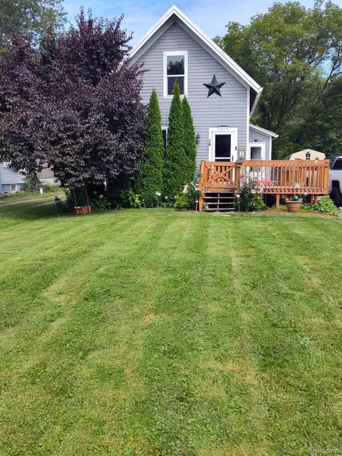 3459 Palms Rd, Casco, MI 48064