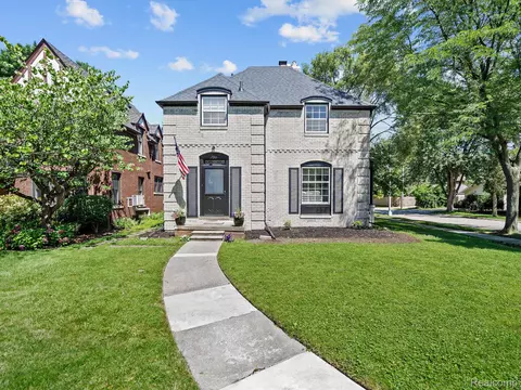 790 Washington Rd, Grosse Pointe, MI 48230
