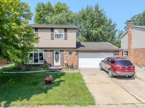918 S Dowling St, Westland, MI 48186