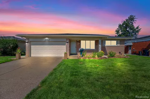 33437 Somerset Dr, Sterling Heights, MI 48312