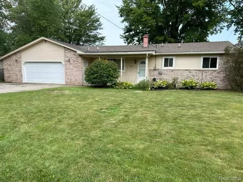 9818 Kress Rd, Pinckney, MI 48169