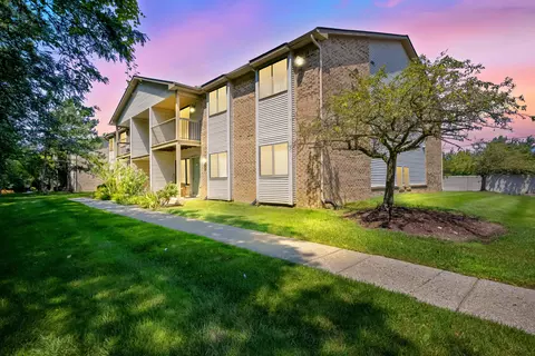 24060 Middlebelt Rd #27, Farmington Hills, MI 48336