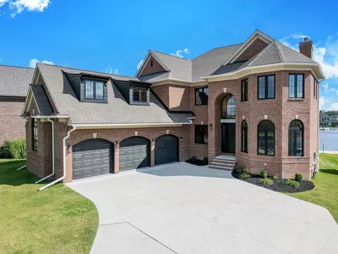 52430 Silent Ridge Dr, Chesterfield, MI 48051