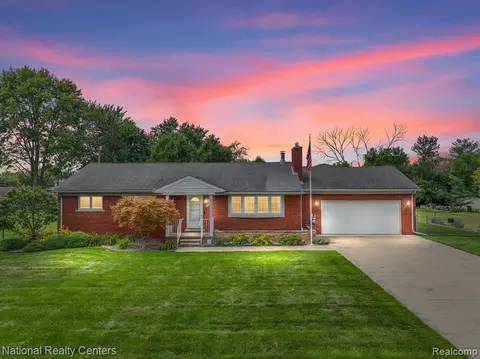 25175 Pine View Ave, Warren, MI 48091