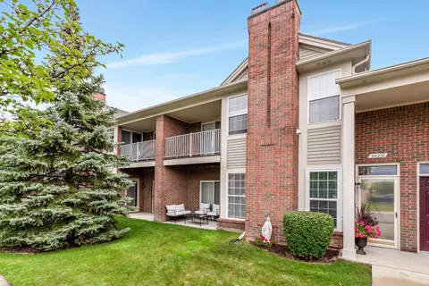44216 Princeton Dr, Clinton Township, MI 48038