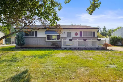 26485 Willow Cv, Woodhaven, MI 48183