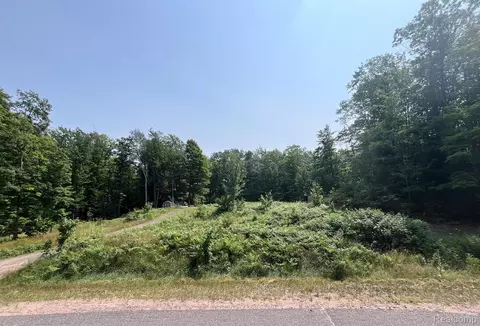 154 Neejee Rd, Negaunee, MI 49866
