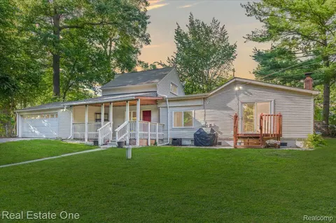 1012 Beach Dr, Orion, MI 48360