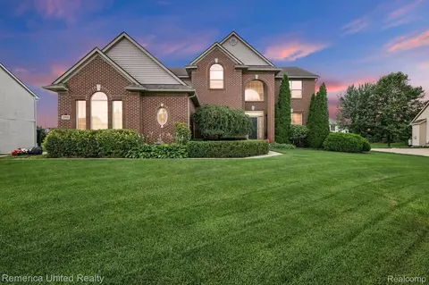 25931 Hunters Ln, Lyon, MI 48178