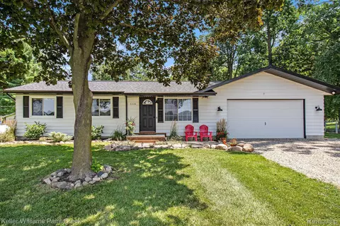 2226 Layton Rd, Howell, MI 48836