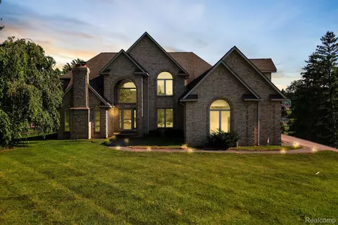 14680 Hannebauer Ln, Sterling Heights, MI 48313