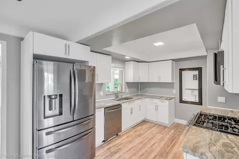 19337 Skyline St, Roseville, MI 48066