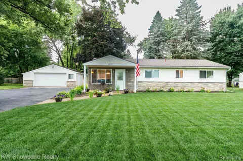 4575 Oakvista Ave, Independence, MI 48346