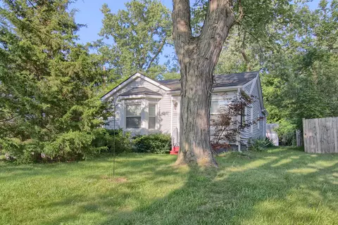 8685 Rushside Dr, Pinckney, MI 48169