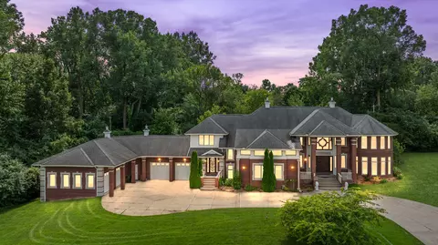 2812 S Telegraph Rd, Bloomfield Township, MI 48302