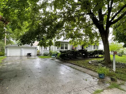 629 N 4th St, St. Clair, MI 48079