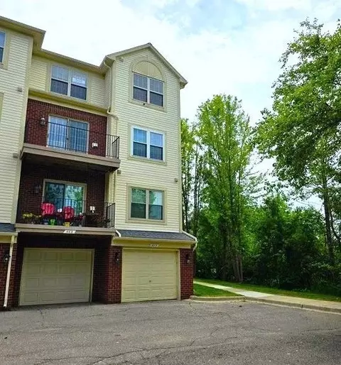 670 Village Ln, Milford, MI 48381
