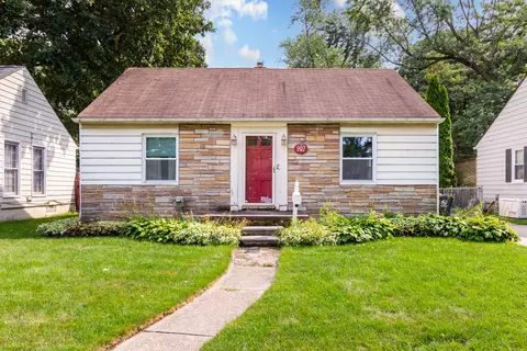 907 Cloverdale Dr, Royal Oak, MI 48067