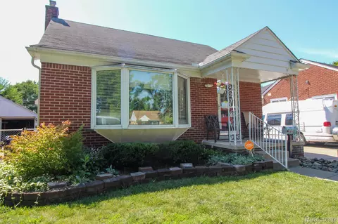 19483 Glenmore, Redford, MI 48240