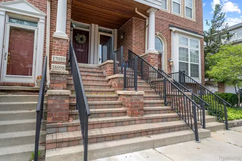 17010 Farmington Rd, Livonia, MI 48154