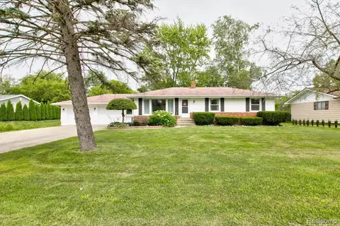 45 Michigan Ave, Marysville, MI 48040